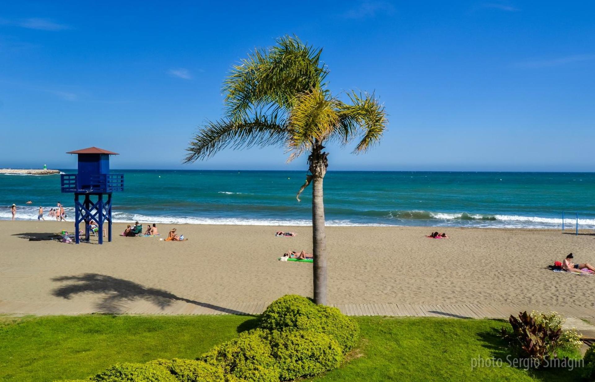 Benalbeach 1010 - Vista Al Mar - Piscina Todo El Ano - Primera Linea De Playa Бенальмадена Экстерьер фото